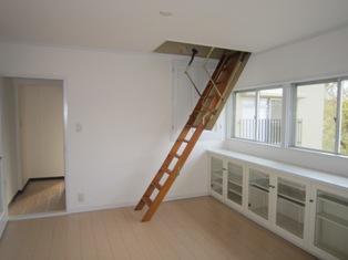 Non-living room. Second floor, About 12 Pledge