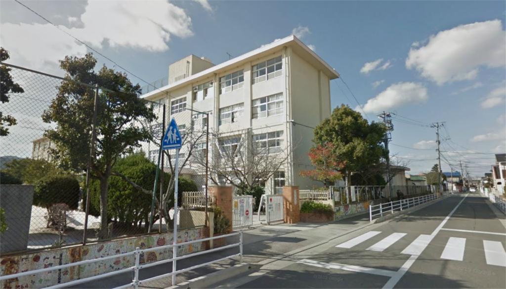 Primary school. 300m to Fukuoka Municipal Yanaga Nishi Elementary School (elementary school)