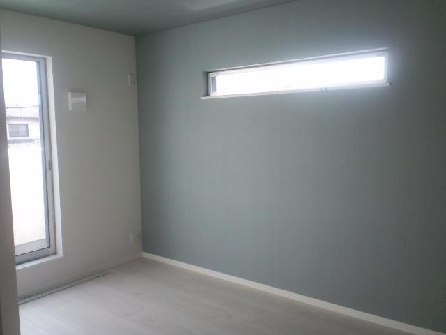 Non-living room. Same specifications