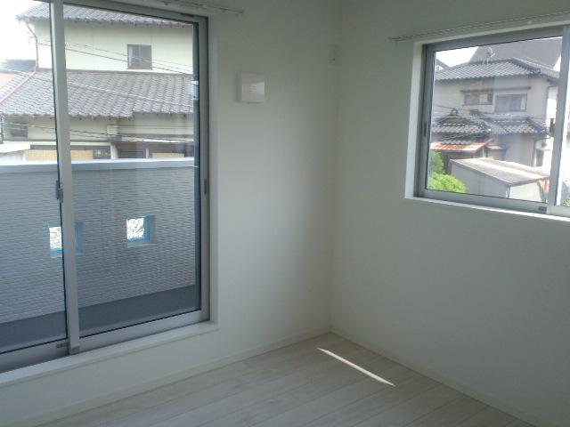 Non-living room. Same specifications