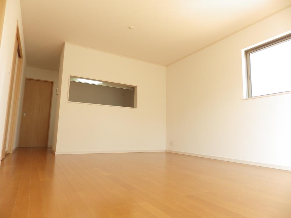 Same specifications photos (living). Living is located 15.75 Pledge.