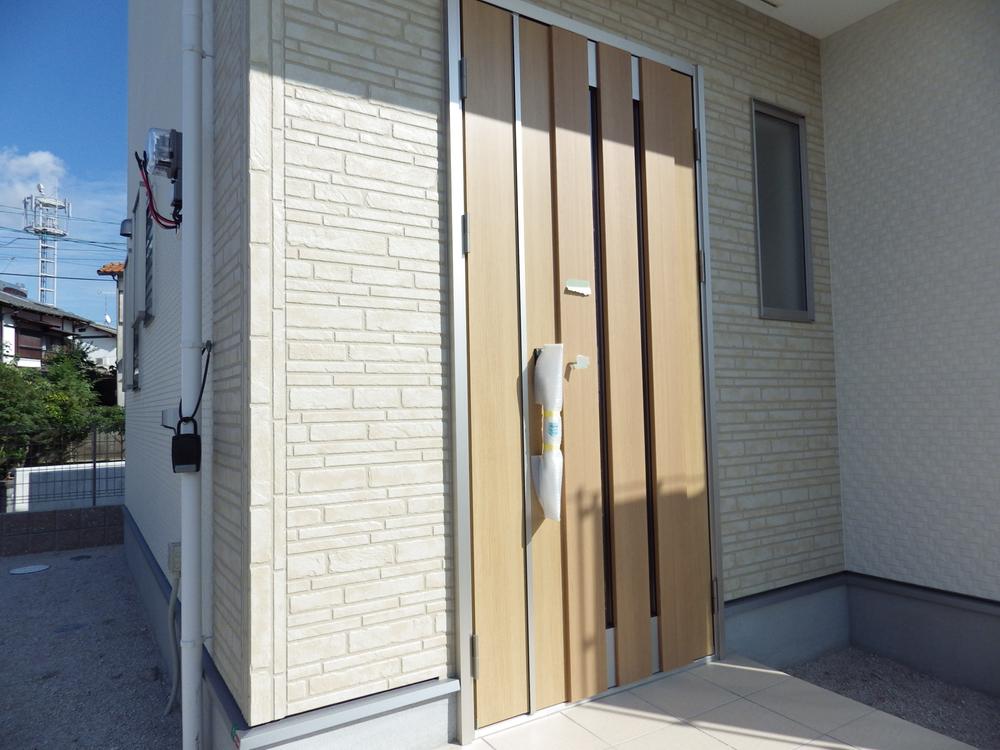 Same specifications photos (appearance). Entrance door