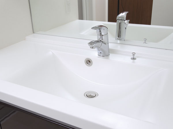 Bathing-wash room.  [Bowl-integrated basin counter] Since the wash bowl is a one-piece seamless, It looks beautiful, Also easy daily care.