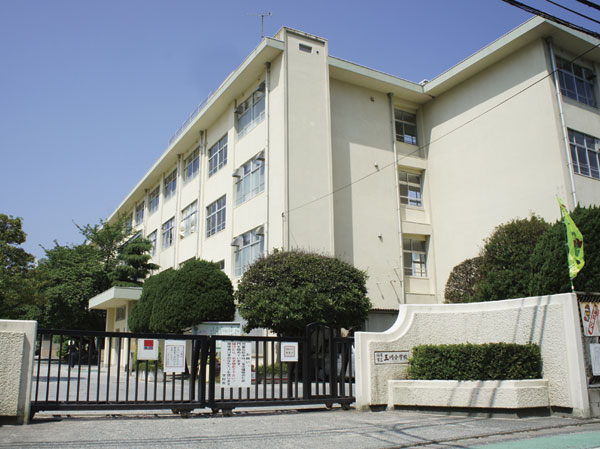 Surrounding environment. Parenting friendly environment. Tamagawa walk to elementary school 4 minutes. 3 locations within a 5-minute walk nursery school