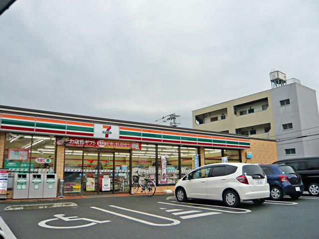 Convenience store. Seven-Eleven (convenience store) to 350m