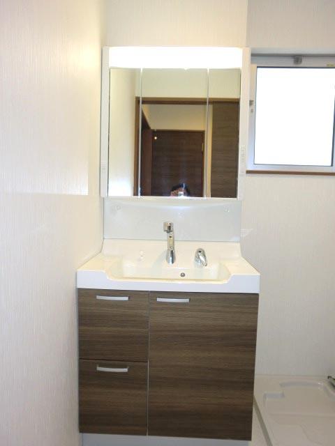 Wash basin, toilet. Same specifications, Washstand of triple mirror type
