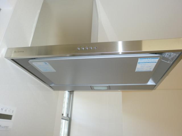 Other. Same specifications, Easy range hood care is