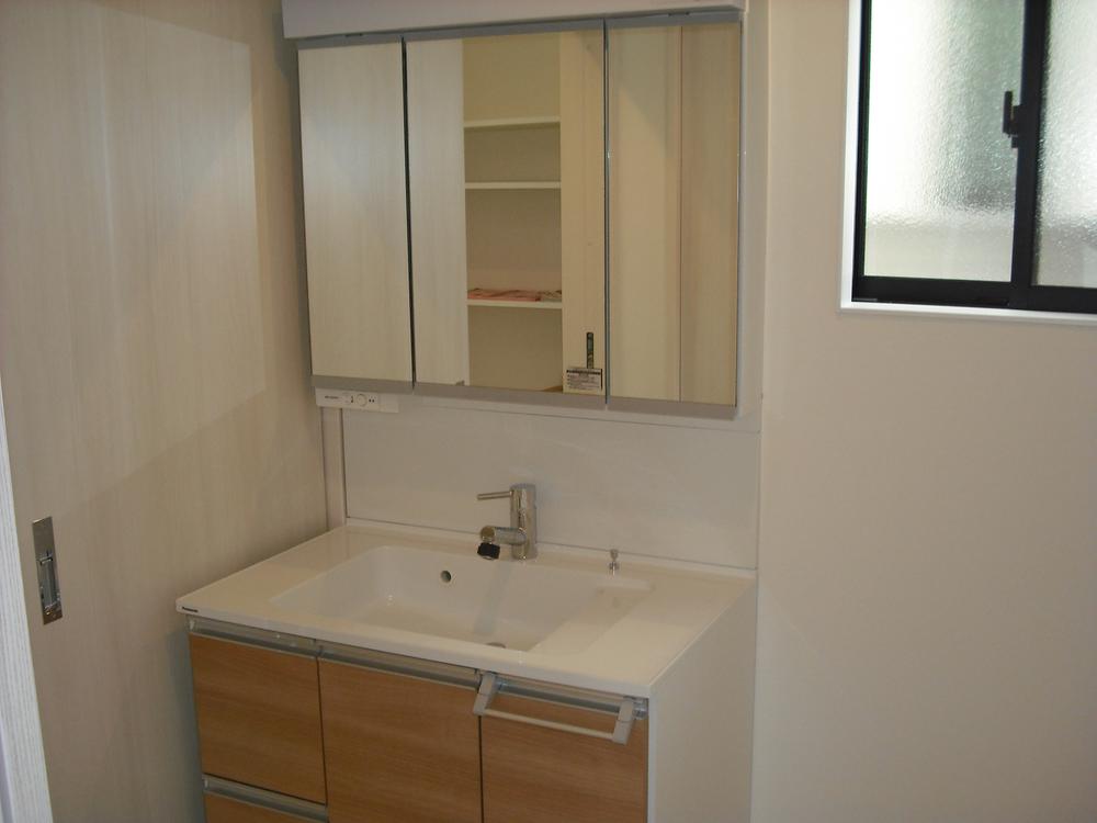 Wash basin, toilet. Difficult Panasonic product water splashing, Storage There are also plenty of !!