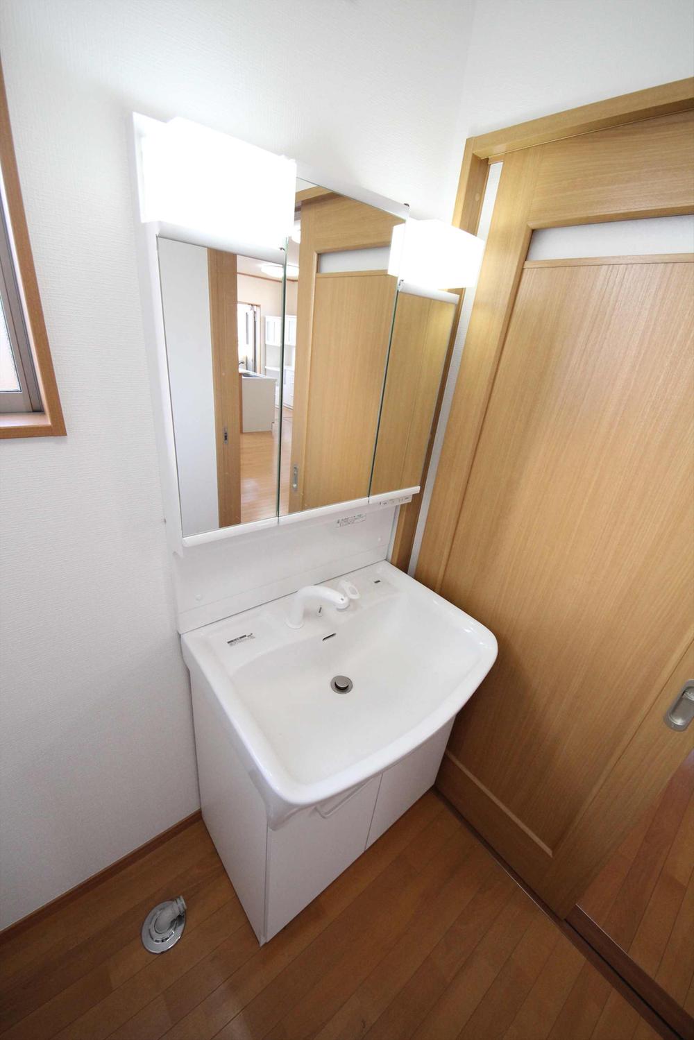 Wash basin, toilet. (November 2013) Shooting