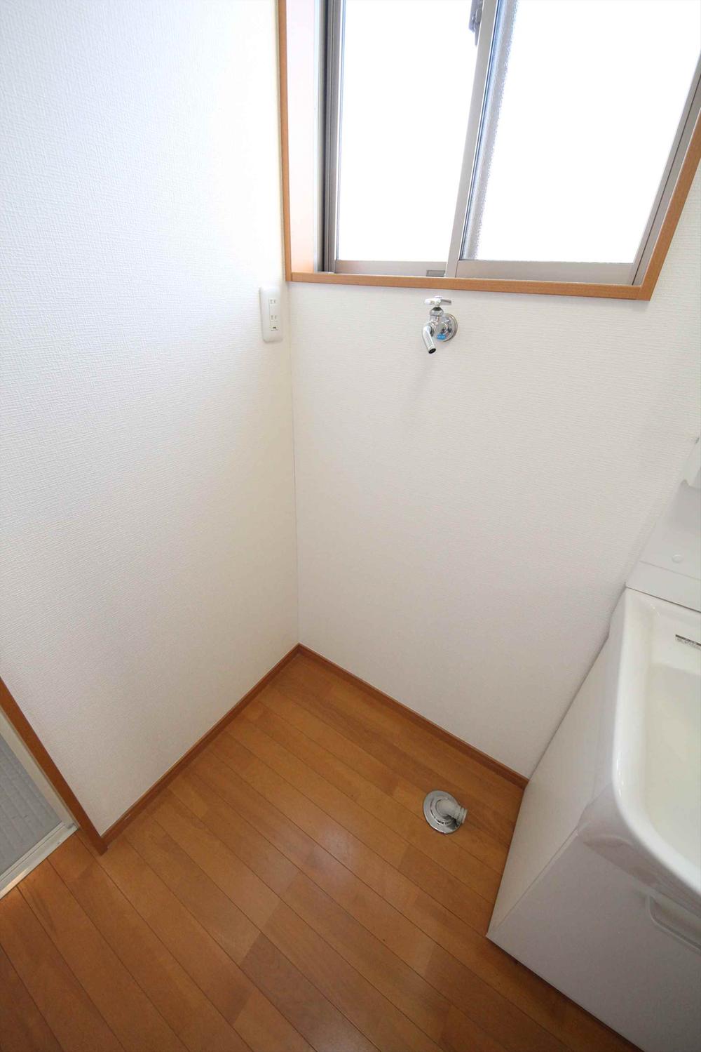 Wash basin, toilet. (November 2013) Shooting