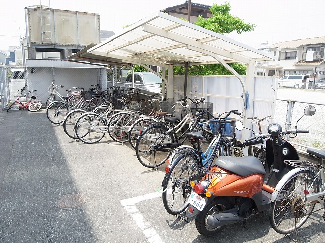 Other common areas. Bicycle-parking space! 