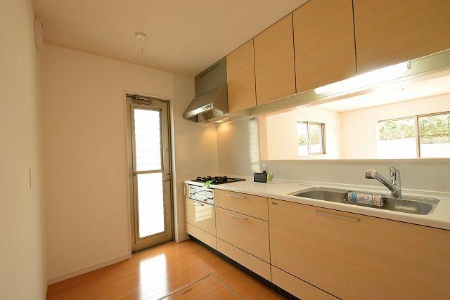 Same specifications photo (kitchen)