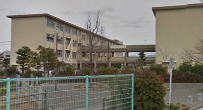 Junior high school. Chikushigaoka 947m until junior high school