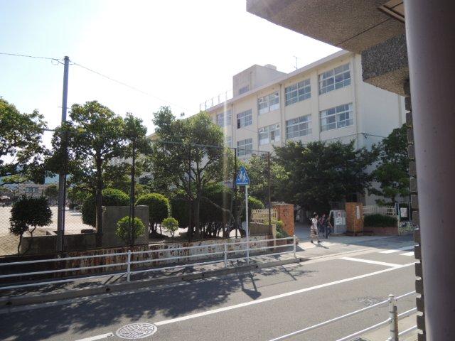 Primary school. Yanaga Nishi Elementary School until the (elementary school) 650m