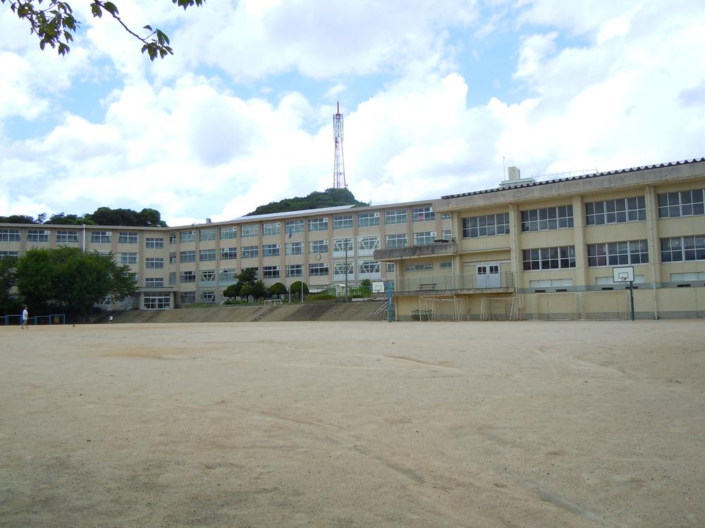 Primary school. 451m to Fukuoka Municipal Nagaoka Elementary School