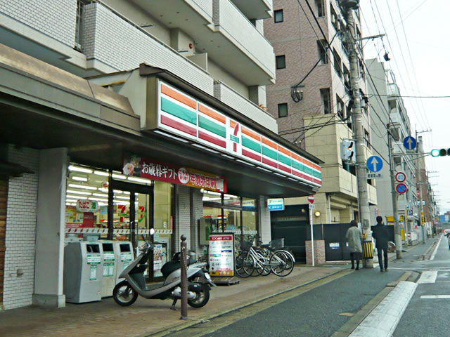 Convenience store. 50m until the Seven-Eleven (convenience store)