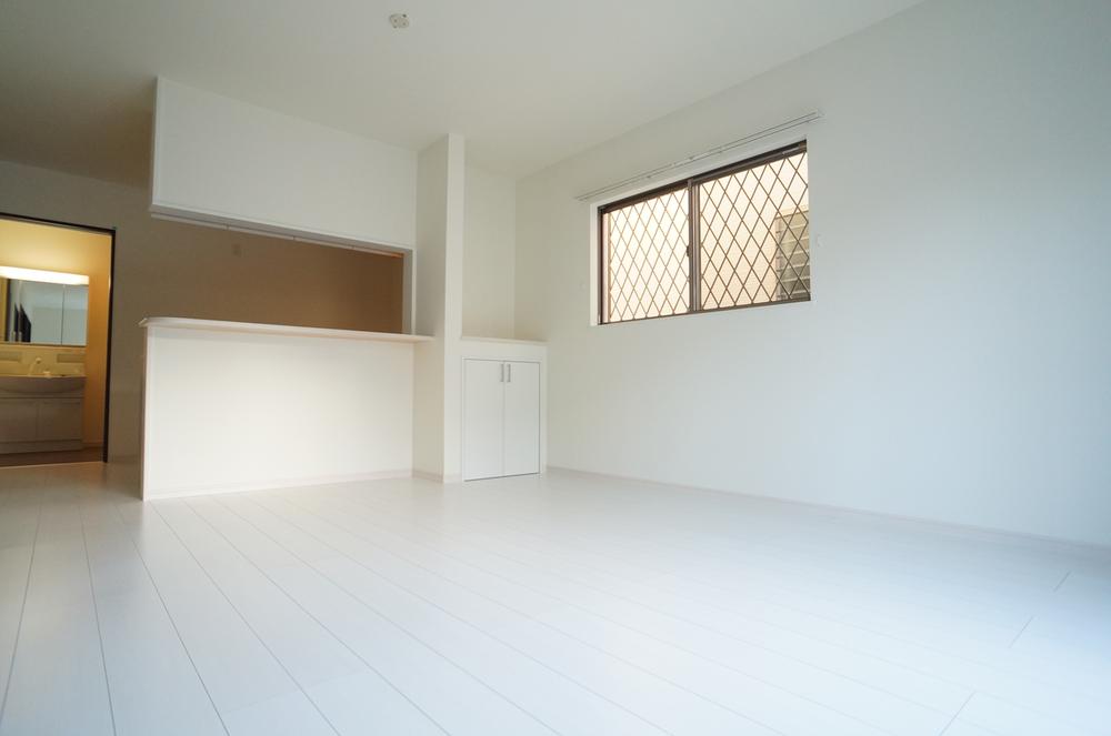 Living.  ◆ ◇ spacious relaxing living space at a sofa and table is the "space of family reunion" ◇ ◆