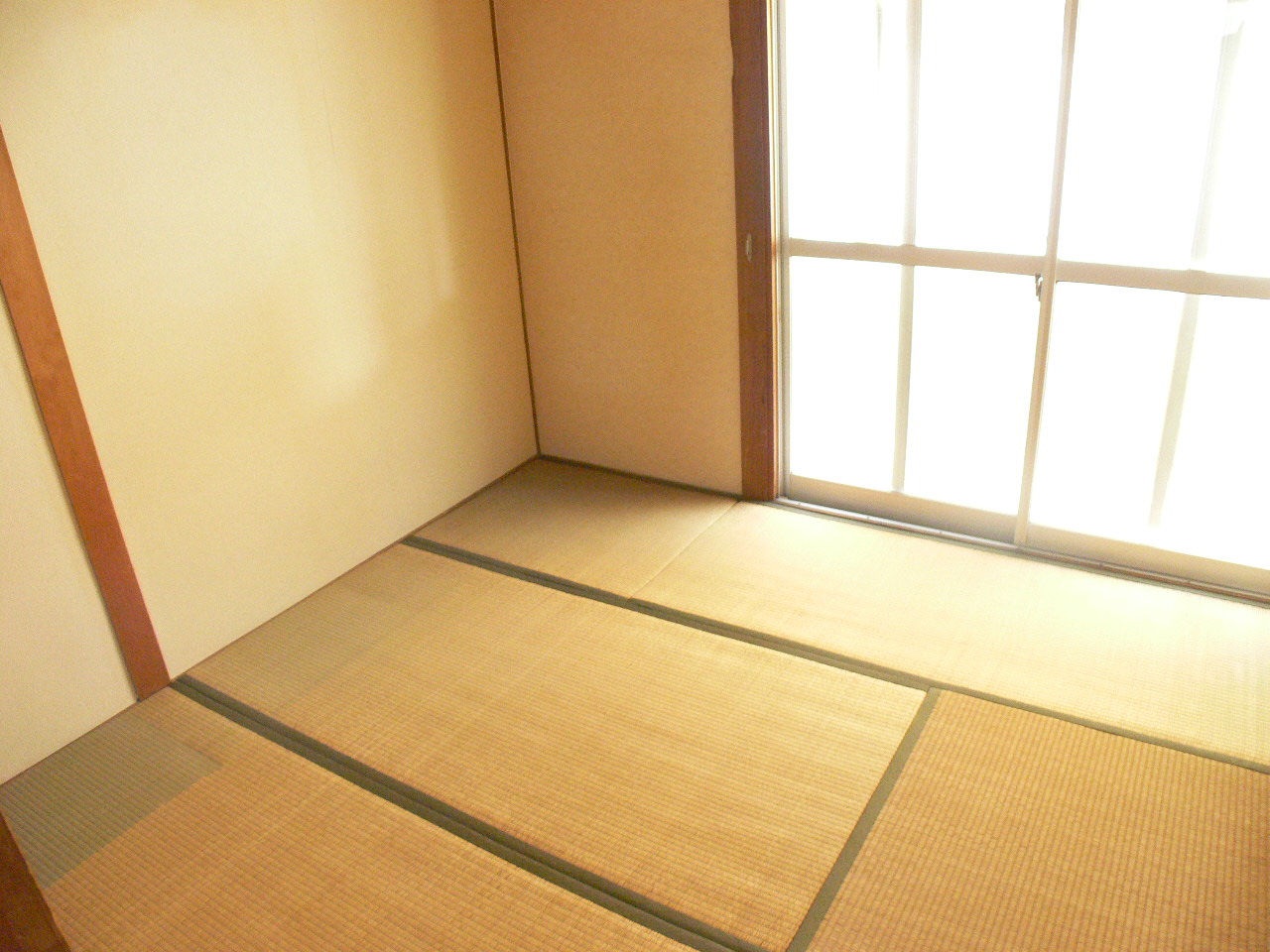 Other room space. Japanese-style room to settle