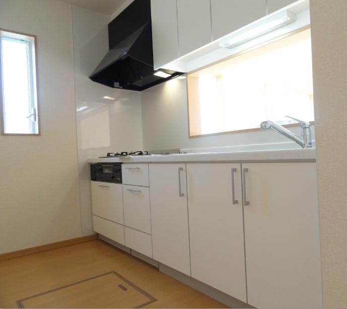 Kitchen.  ☆ Image is a photograph at the time of completion ☆