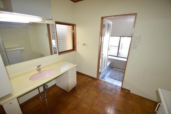 Wash basin, toilet. Luxury Japanese-style house