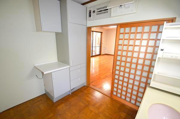 Wash basin, toilet. Luxury Japanese-style house