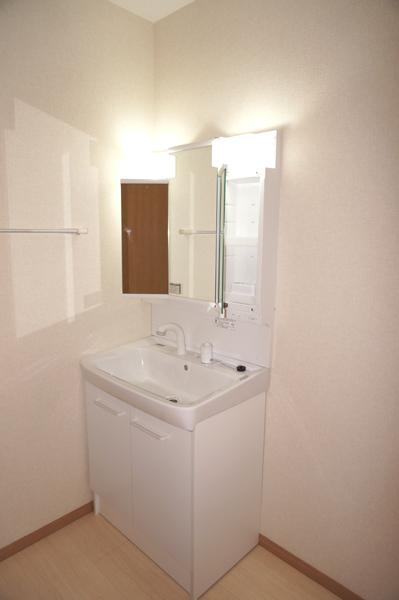 Wash basin, toilet. Indoor (11 May 2013) Shooting