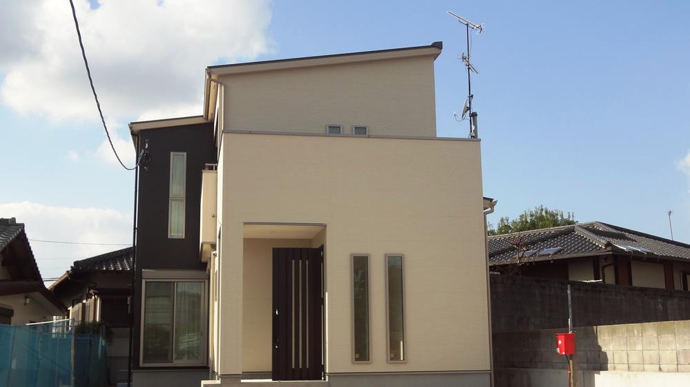 Local photos, including front road. Also widely spacious phosphorus building interval.