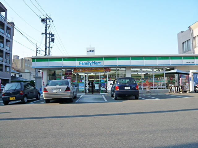 Convenience store. 250m to Family Mart (convenience store)