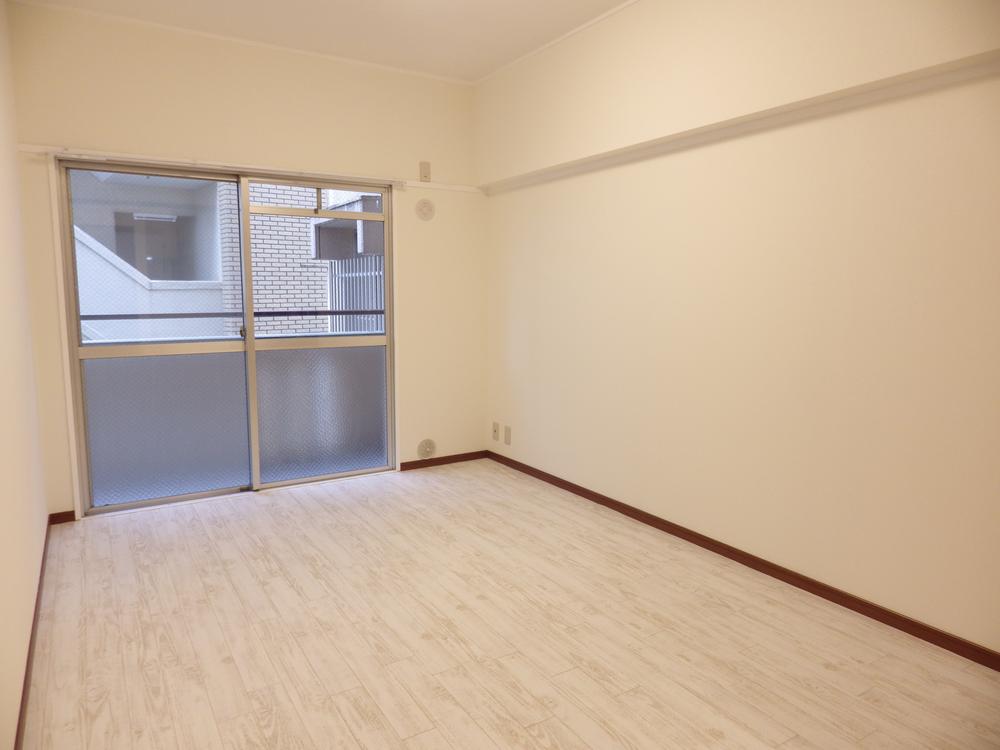 Non-living room. Western-style is can also be used as a living.