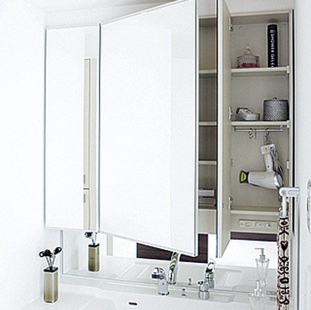 Bathing-wash room.  [With storage three-sided mirror] Wash room of the dresser, It is a three-sided mirror that back is in storage. Also linen can be neatly in a variety of cosmetics, It is one of the happy jealousy.