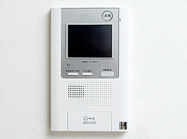Security.  [Color TV monitor with a hands-free intercom] It is possible to check the visitor on a TV monitor, At the time of the child answering machine is also safe.