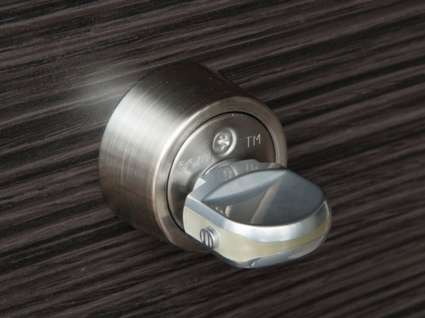 Security.  [Thumb turning prevention with function] I was conscious to do "thumb turning" measures the incorrect lock.
