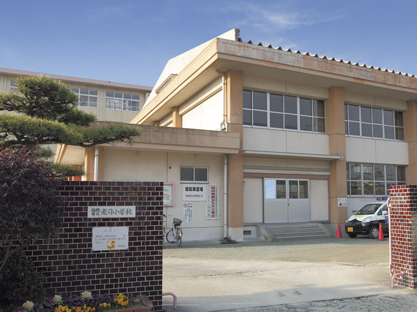 Surrounding environment. 1-minute walk to the adjacent of Roji elementary school (about 80m).