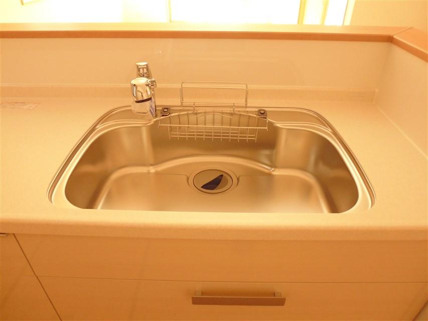 Kitchen. Faucet integrated water purifier