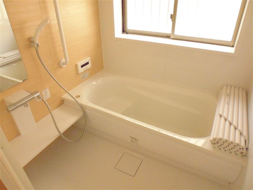 Bathroom. With reheating full Otobasu