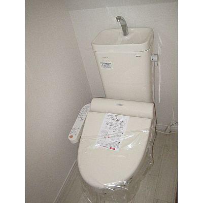 Toilet. Washlet toilet!