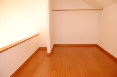 Other room space. Spacious loft