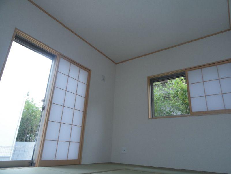 Non-living room. ☆ Image is a photograph at the time of completion ☆