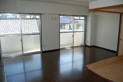 Kitchen. living. Same property by room photo