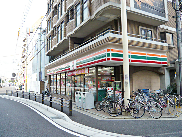 Convenience store. Seven-Eleven (convenience store) to 200m