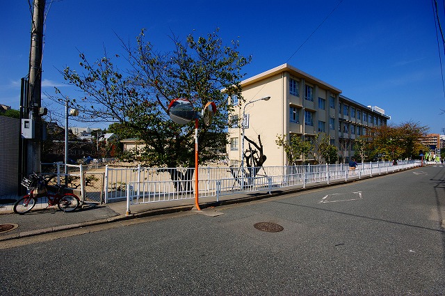 Primary school. 565m to Fukuoka Tatsunishi Takamiya elementary school (elementary school)