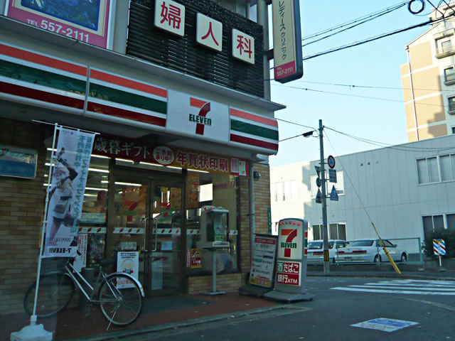 Convenience store. 550m to Seven-Eleven (convenience store)