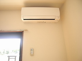 Other Equipment. There is air conditioning in the living room ◆