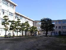 Junior high school. 2000m until the municipal flower garden middle school (junior high school)