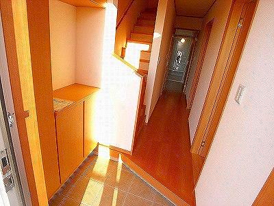 Entrance. Same specifications Photos