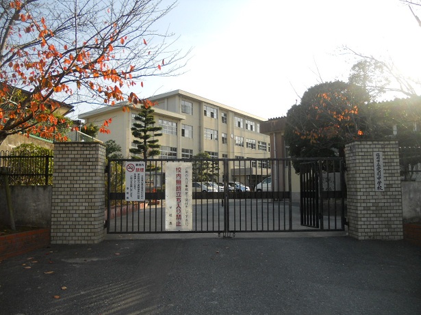 Junior high school. 898m to Fukuoka Municipal Roji junior high school (junior high school)