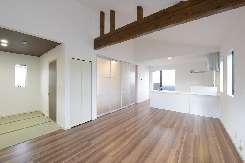 Living. No. 7 land Open-minded second floor is the living room!