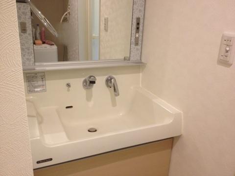 Wash basin, toilet. Indoor (11 May 2013) Shooting