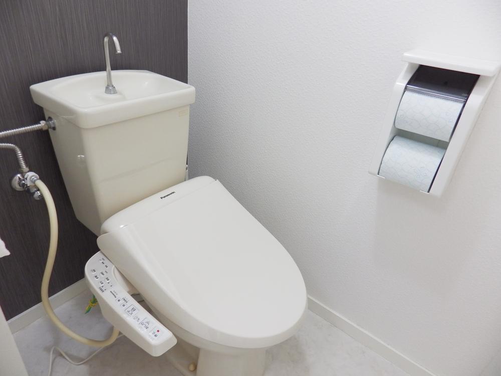 Toilet. Accent Cross stylish toilet! Washlet is new.