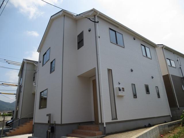 Same specifications photos (appearance). Car space 2 cars! (Same specifications photo)